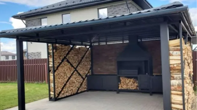 BBQ-станция с дровником